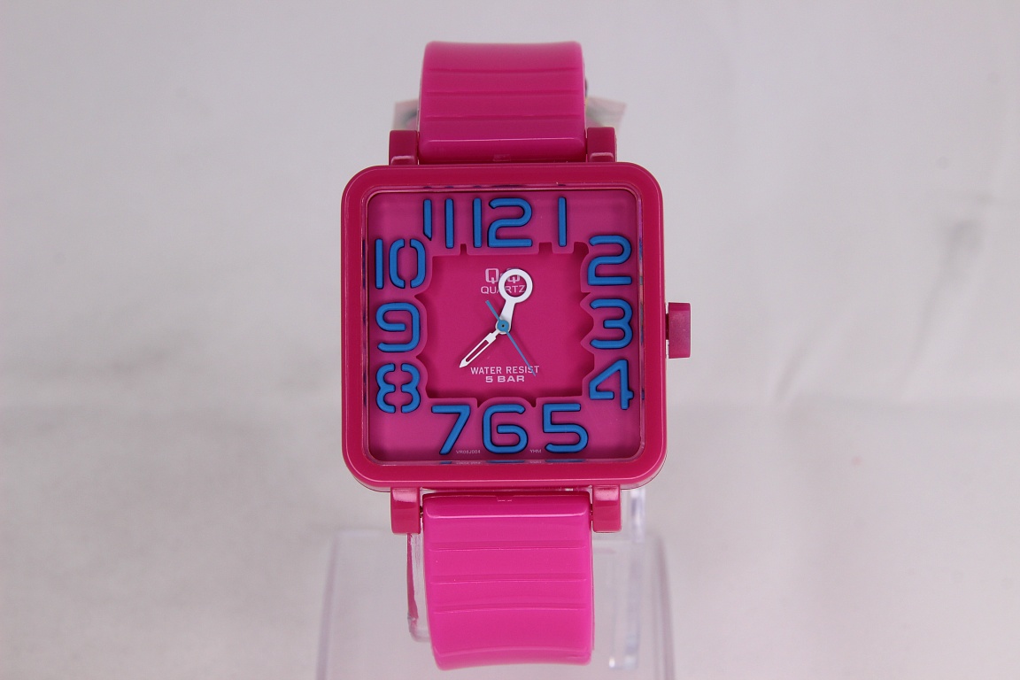 Q&Q Q879-004