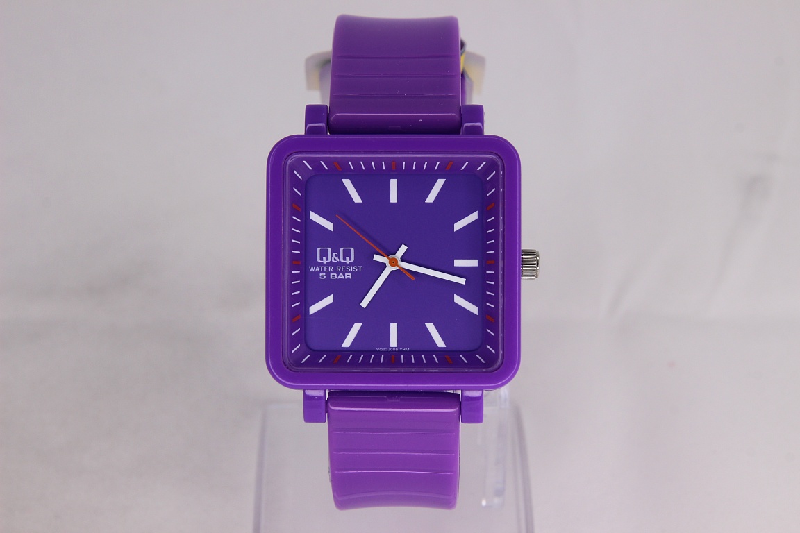 Q&Q F573-004