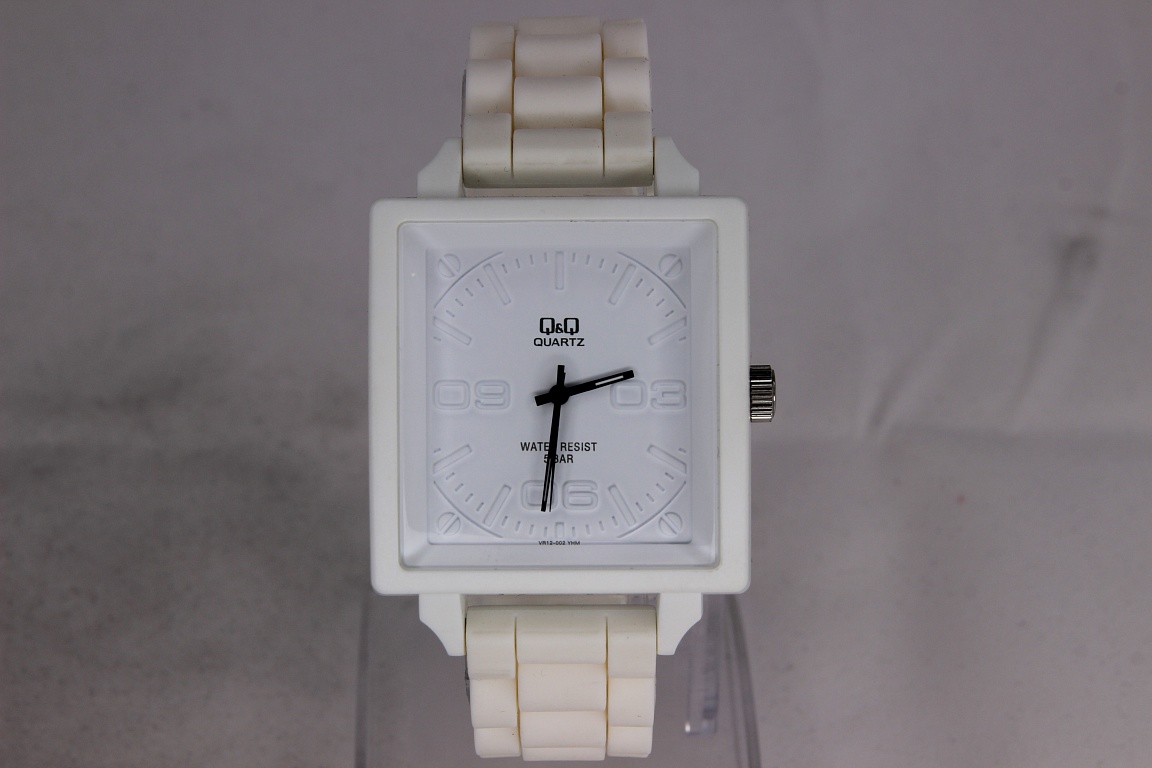 Q&Q VR12-002 "Q&Q"