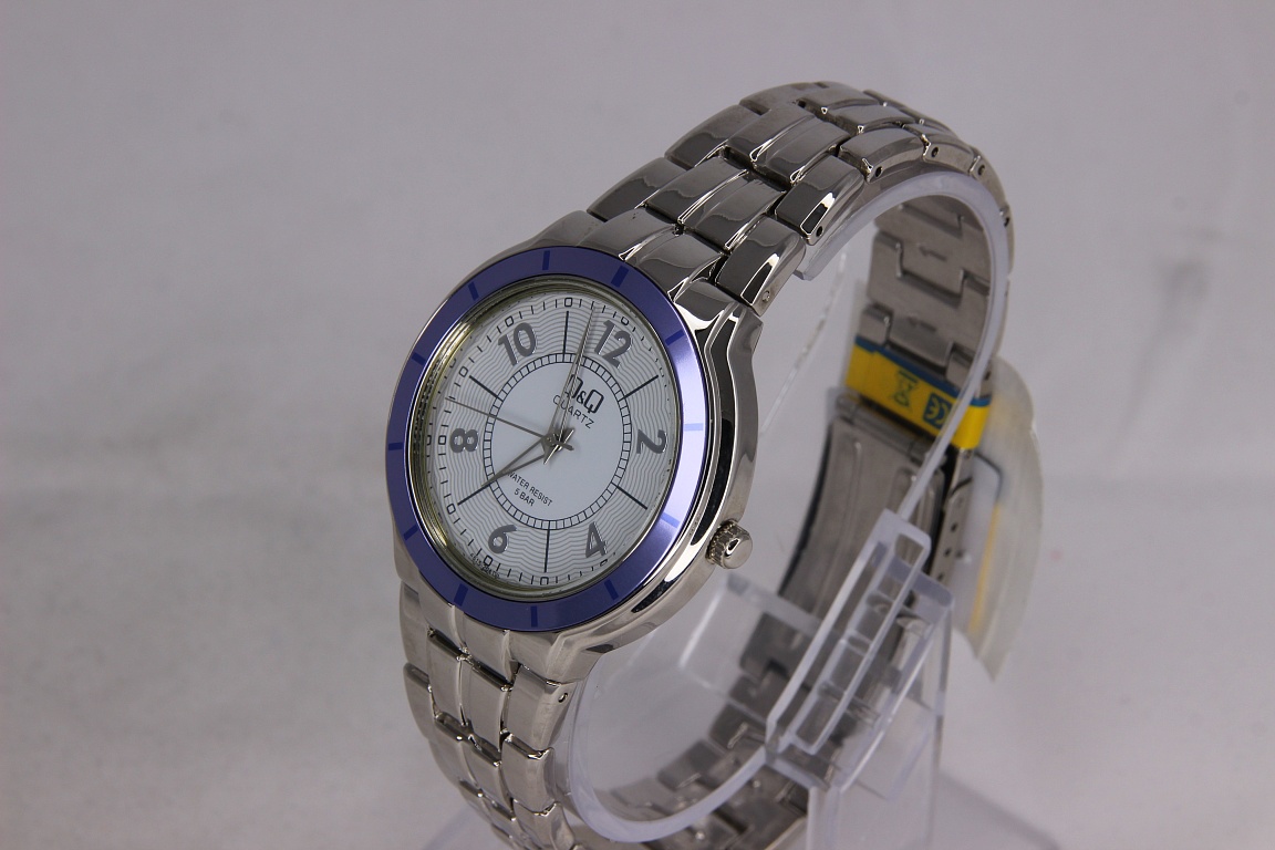 Q&Q F515-204